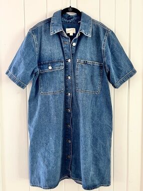Universal Thread Medium Blue Button Down Denim Dress, Sz M (P2P 21”)
